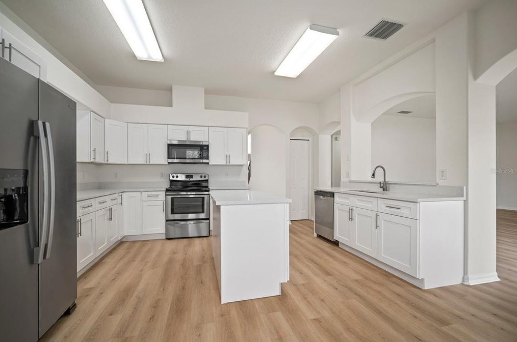 13004 Montrose Grove Ct, Riverview FL 33579-4090 exterior