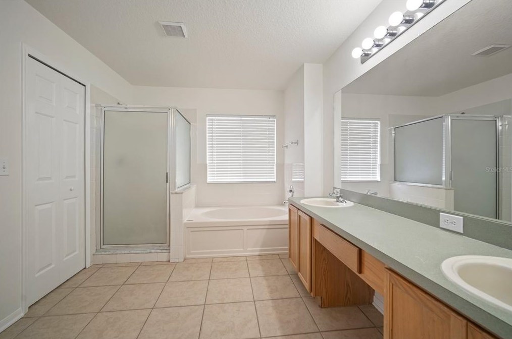 13004 Montrose Grove Ct, Riverview FL 33579-4090 exterior