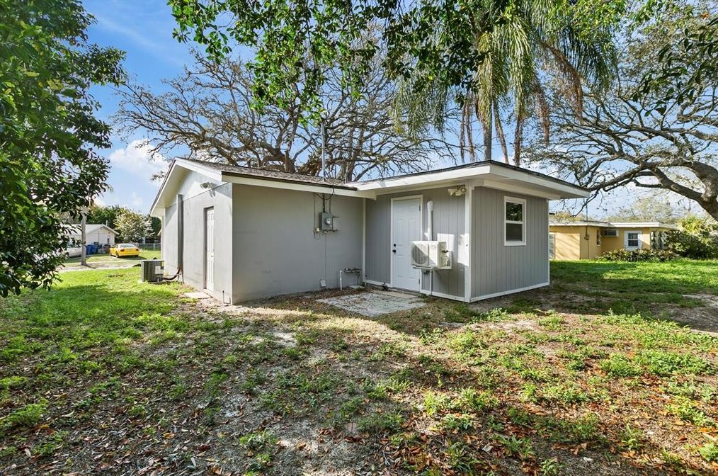 1630 Colmar Dr, Tarpon Springs FL  34690-6102 exterior