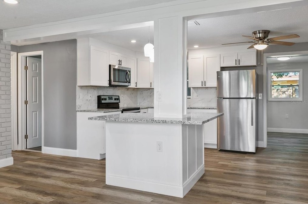 1630 Colmar Dr, Tarpon Springs FL  34690-6102 exterior