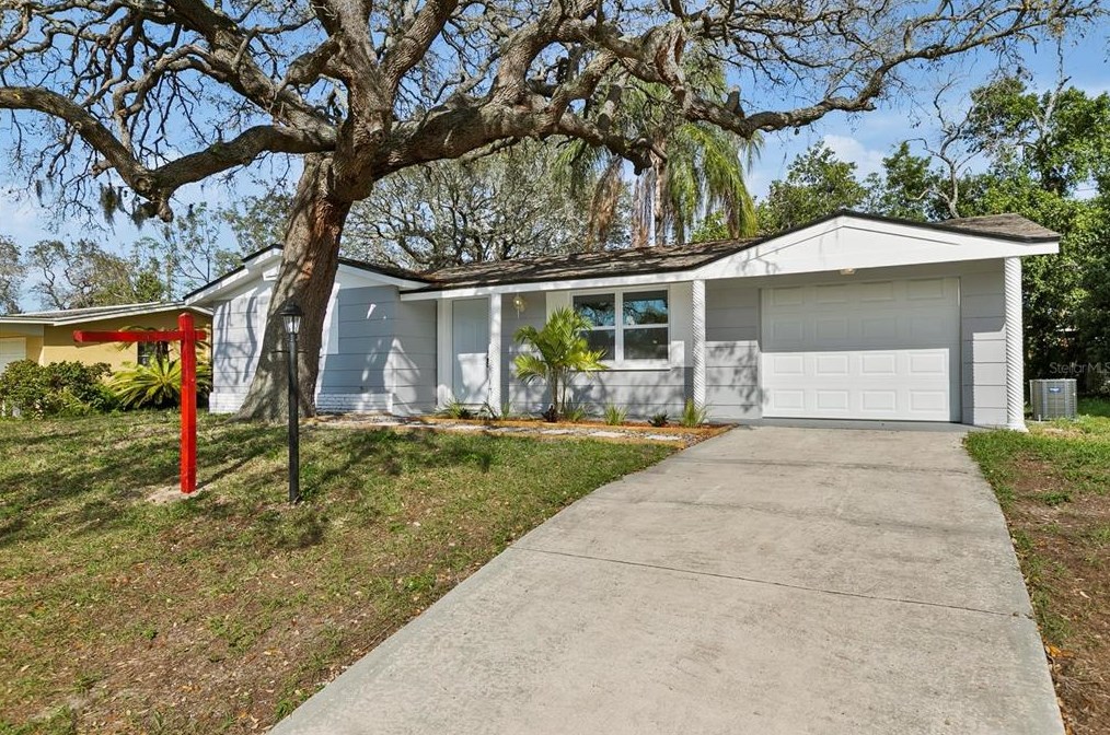 1630 Colmar Dr, Tarpon Springs FL  34690-6102 exterior