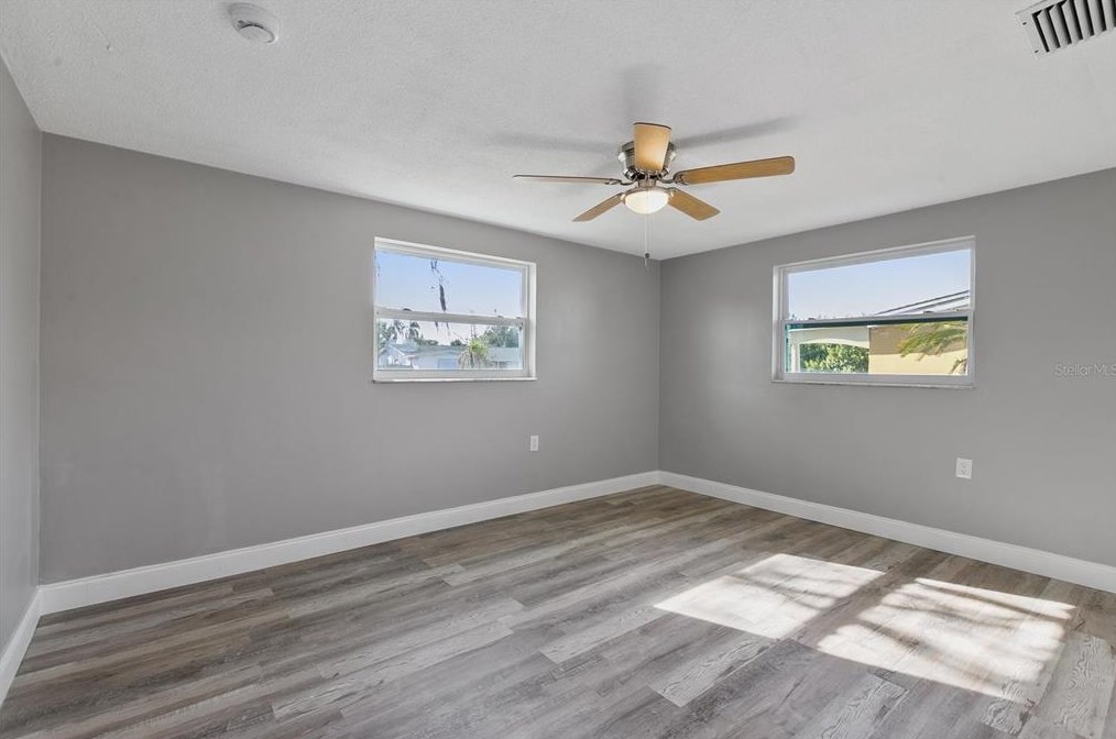 1630 Colmar Dr, Tarpon Springs FL  34690-6102 exterior