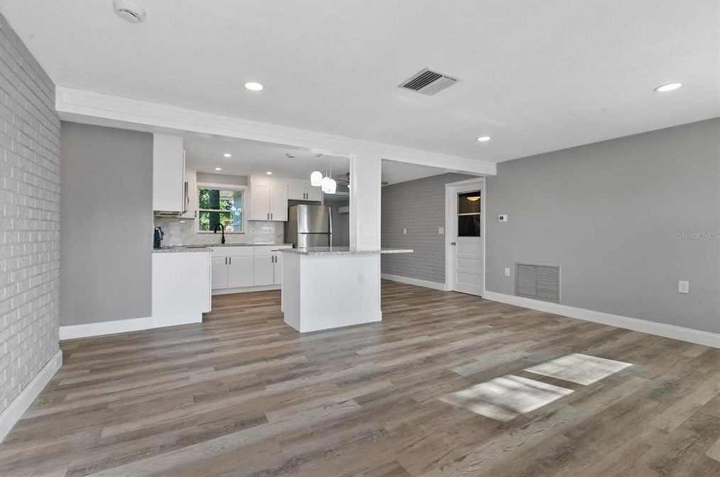 1630 Colmar Dr, Tarpon Springs FL  34690-6102 exterior