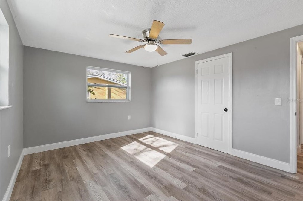 1630 Colmar Dr, Tarpon Springs FL  34690-6102 exterior