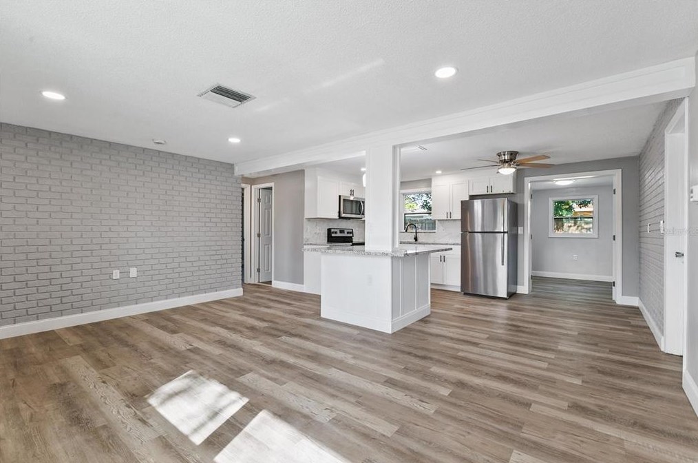 1630 Colmar Dr, Tarpon Springs FL  34690-6102 exterior