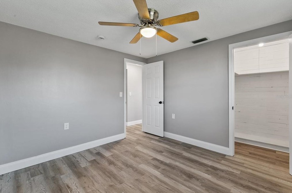 1630 Colmar Dr, Tarpon Springs FL  34690-6102 exterior