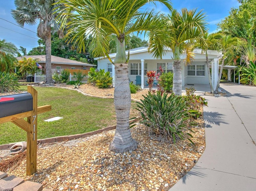 711 Bayshore Dr, Tarpon Springs, FL 34689