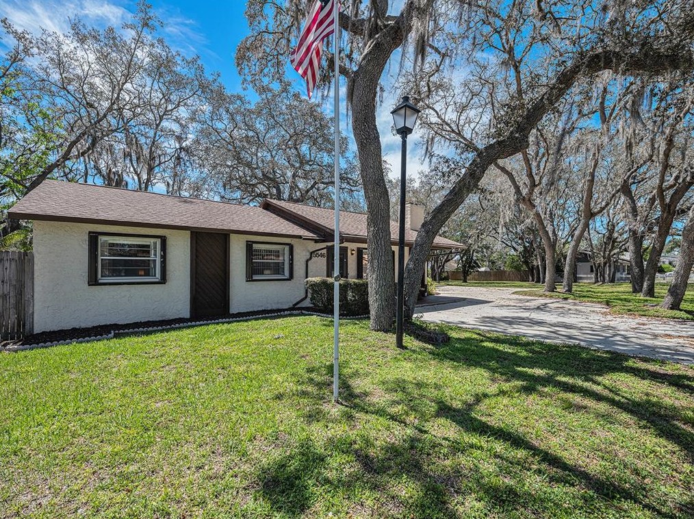 5546 Golden Nugget Dr, Tarpon Springs, FL 34690