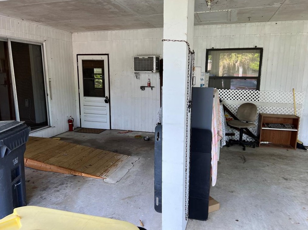 955 Southern Ave, Lakeland FL  33815-3945 exterior