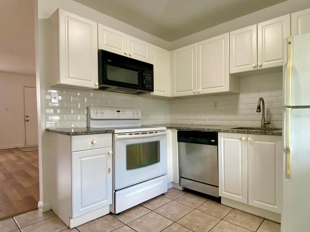 205 Pine Tulip Ct #201, Tampa, FL 33612