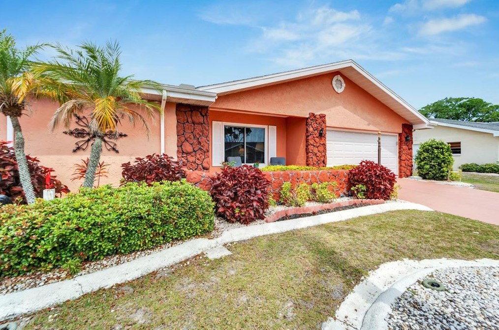 1511 Cloister Dr, Ruskin, FL 33573-5049