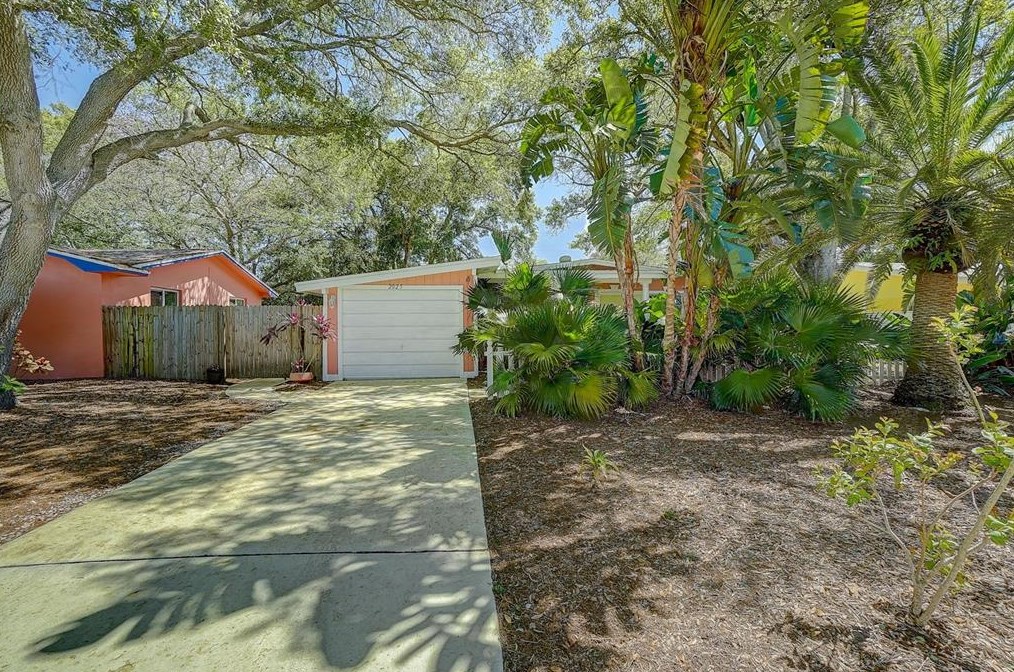 2025 Yale Ave, Dunedin, FL 34698-2642