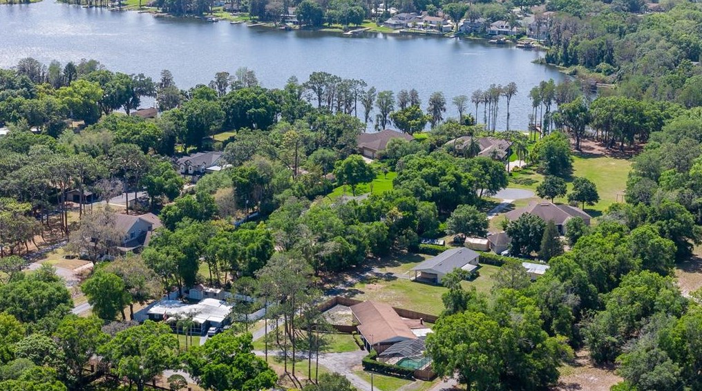 5476 Lk Le Clare Rd, Lutz FL  33558-8013 exterior