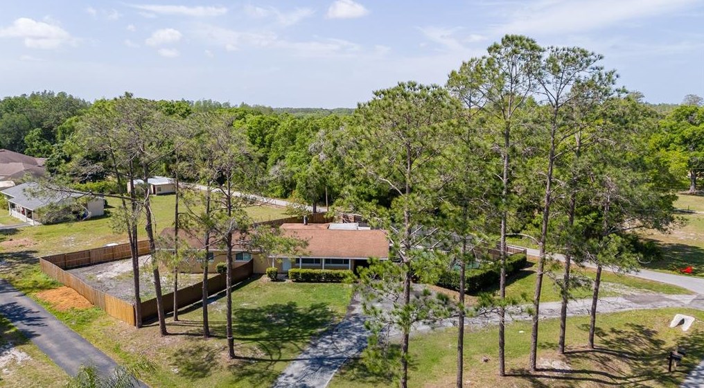 5476 Lk Le Clare Rd, Lutz FL  33558-8013 exterior