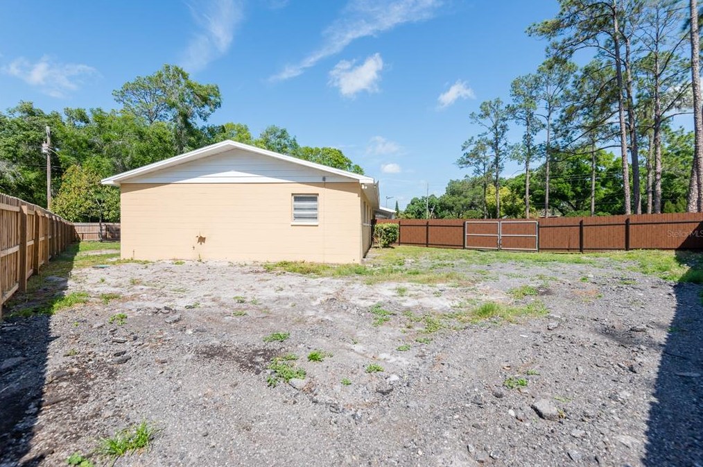 5476 Lk Le Clare Rd, Lutz FL  33558-8013 exterior