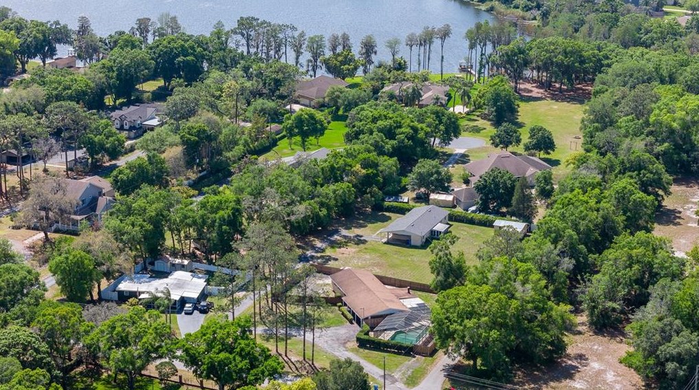 5476 Lk Le Clare Rd, Lutz FL  33558-8013 exterior