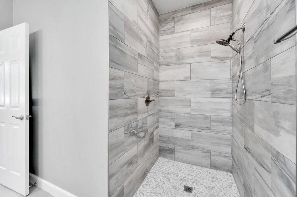 2704 18th Ave, Tampa FL 33619-2421 exterior