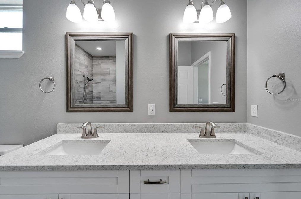 2704 18th Ave, Tampa FL 33619-2421 exterior