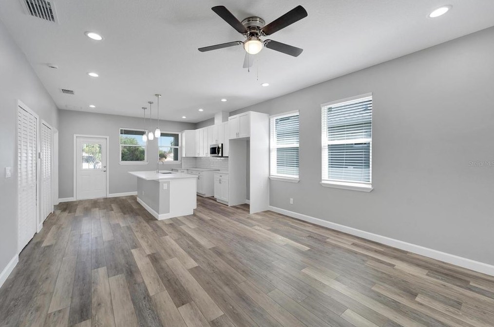 2704 18th Ave, Tampa FL 33619-2421 exterior