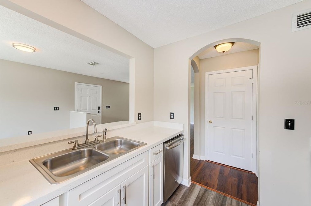 4120 Gradstone Pl, Tampa FL  33617-7370 exterior