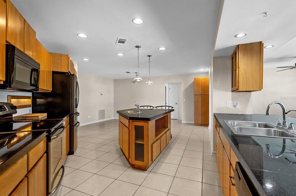 2206 Cornell Dr, Riverview FL  33578-4233 exterior