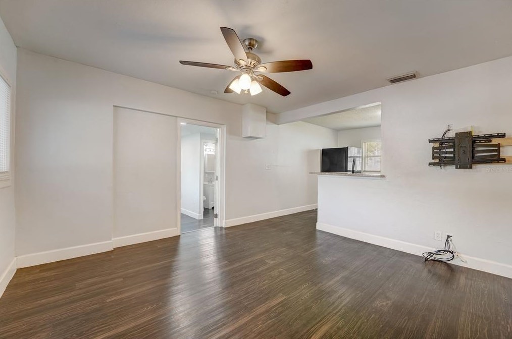 4425 Wallace Ave, Tampa FL 33611-5640 exterior