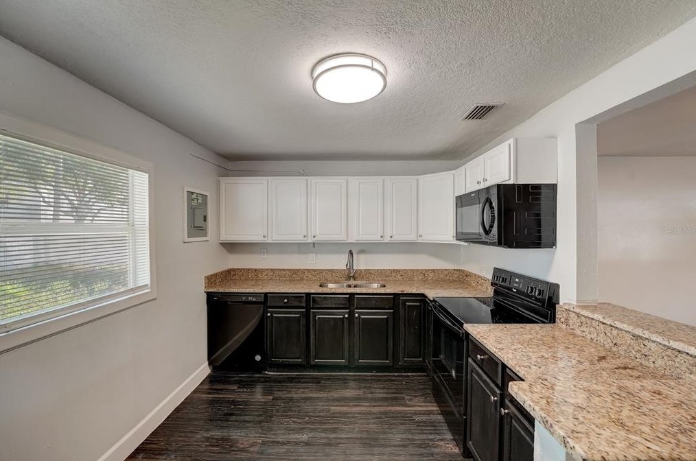 4425 Wallace Ave, Tampa FL 33611-5640 exterior