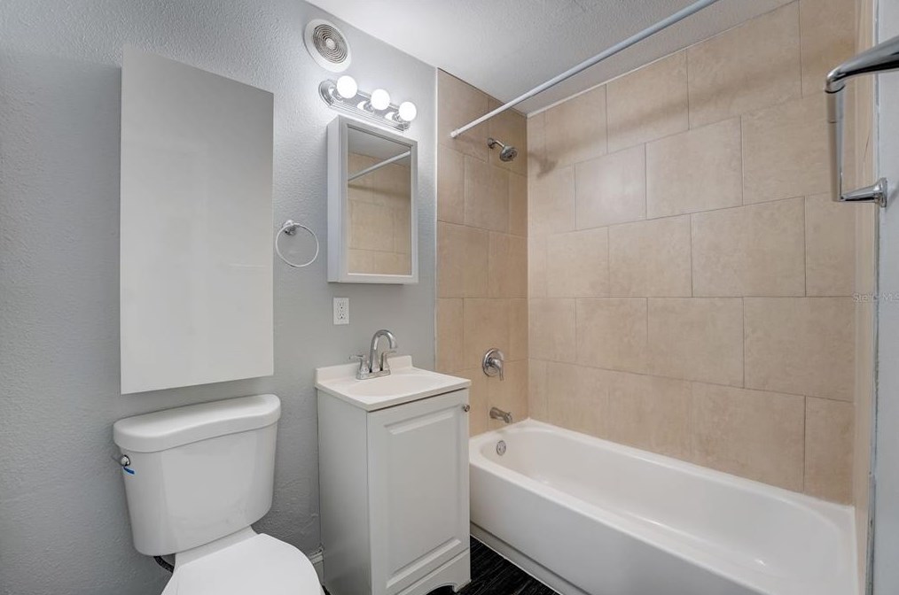 4425 Wallace Ave, Tampa FL 33611-5640 exterior