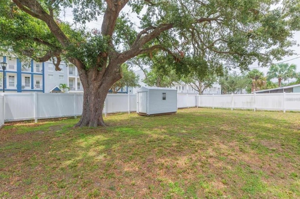 4425 Wallace Ave, Tampa FL 33611-5640 exterior