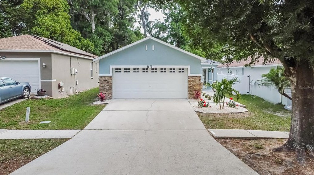 11721 Mango Groves Blvd, Seffner, FL 33584-6405