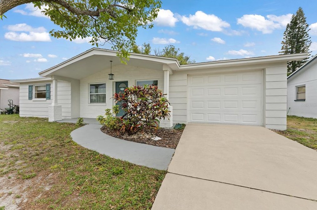 1426 Viking Dr, Tarpon Springs FL  34691-4905 exterior