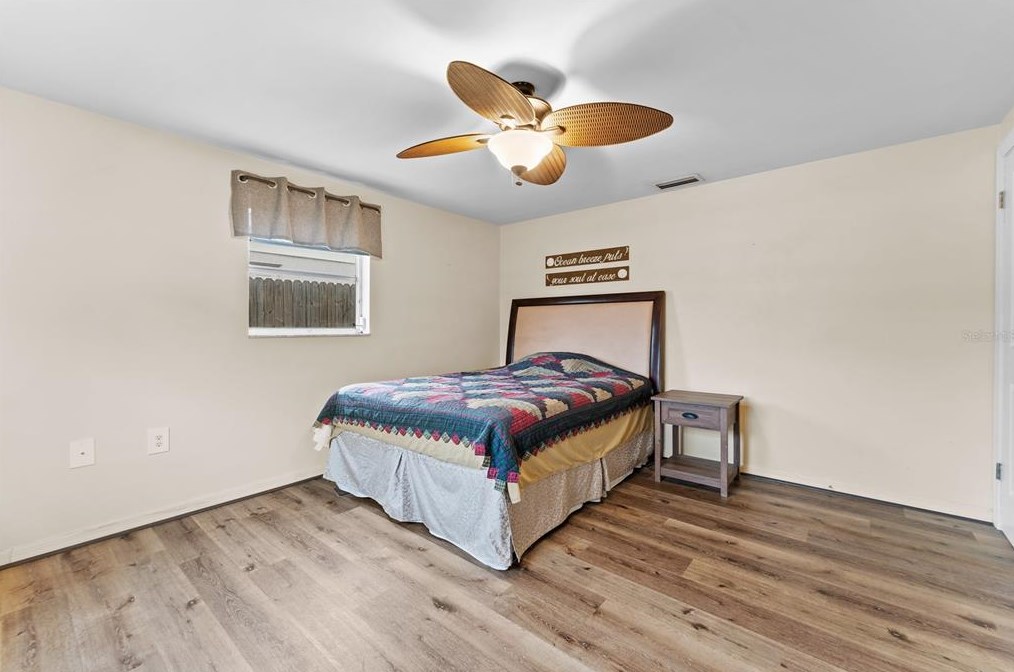 1426 Viking Dr, Tarpon Springs FL  34691-4905 exterior