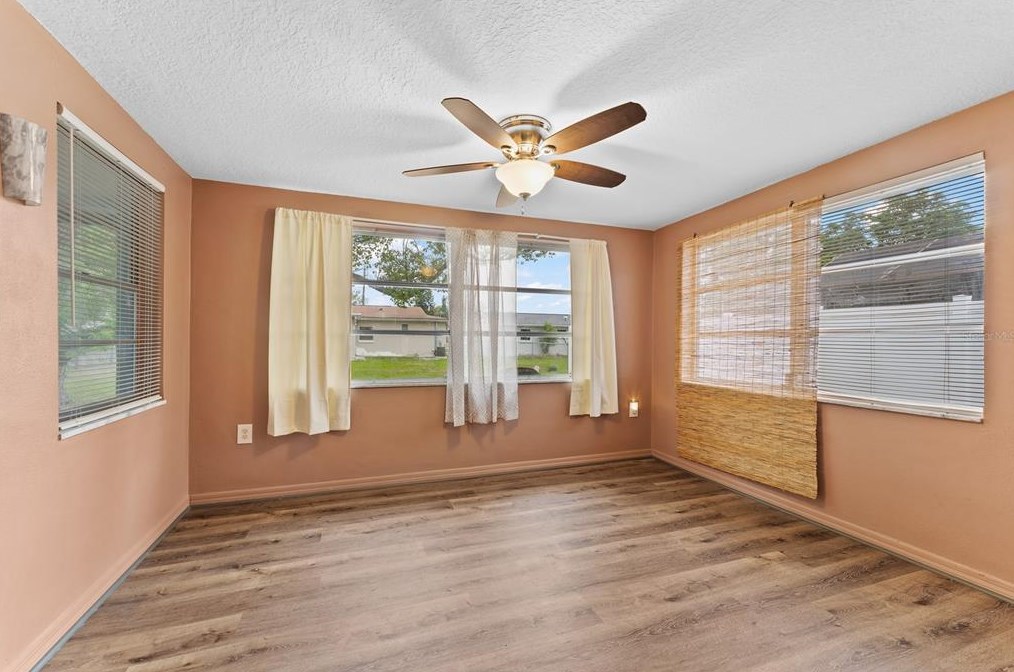 1426 Viking Dr, Tarpon Springs FL  34691-4905 exterior