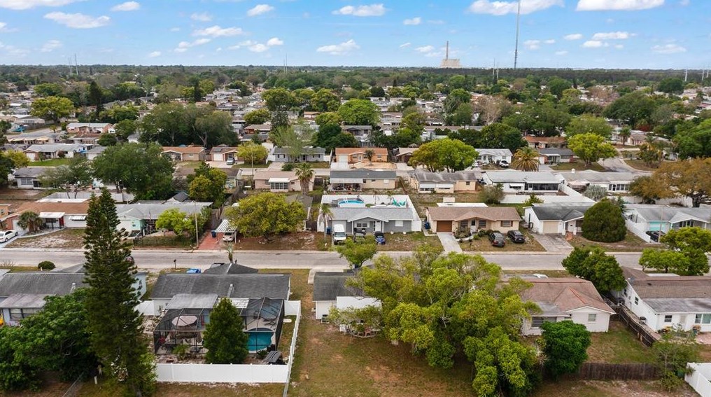 1426 Viking Dr, Tarpon Springs FL  34691-4905 exterior