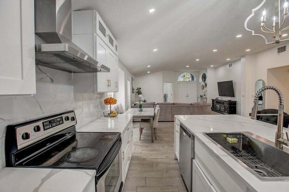 10727 Deepbrook Dr, Riverview FL  33569-8725 exterior