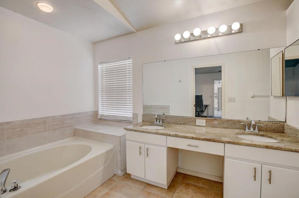 10727 Deepbrook Dr, Riverview FL  33569-8725 exterior