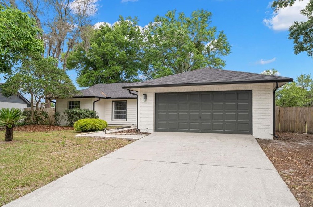 17536 Shadyside Cir, Lutz, FL 33549