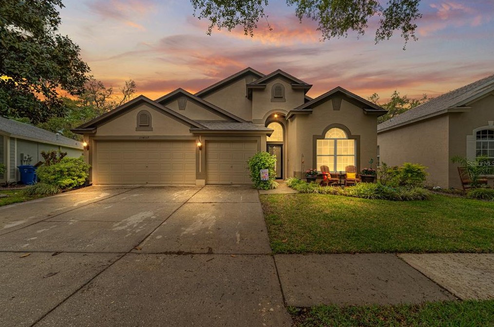 15457 Martinmeadow Dr, Lithia, FL 33547-4827