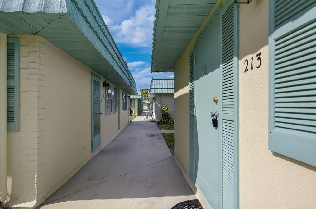 101 Cambridge Trail #213, Ruskin, FL 33573