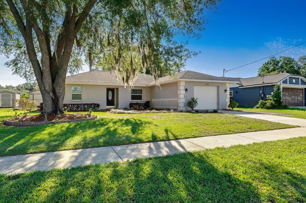 2206 Warnell St, Plant City, FL 33563-1961