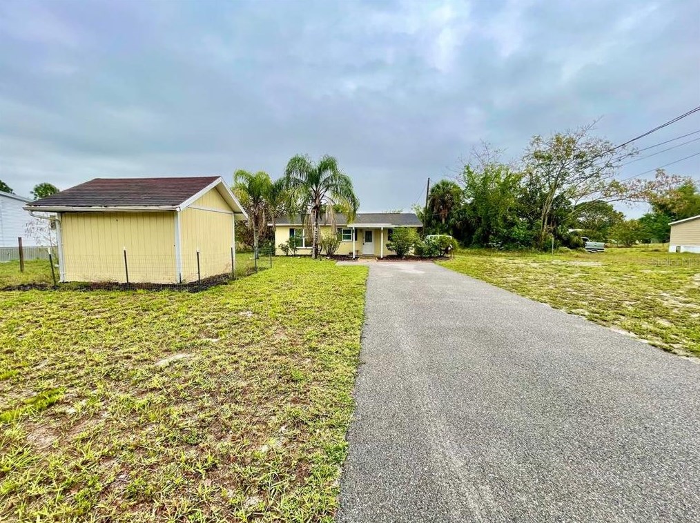 2024 7th St, Wimauma, FL 33598-3237