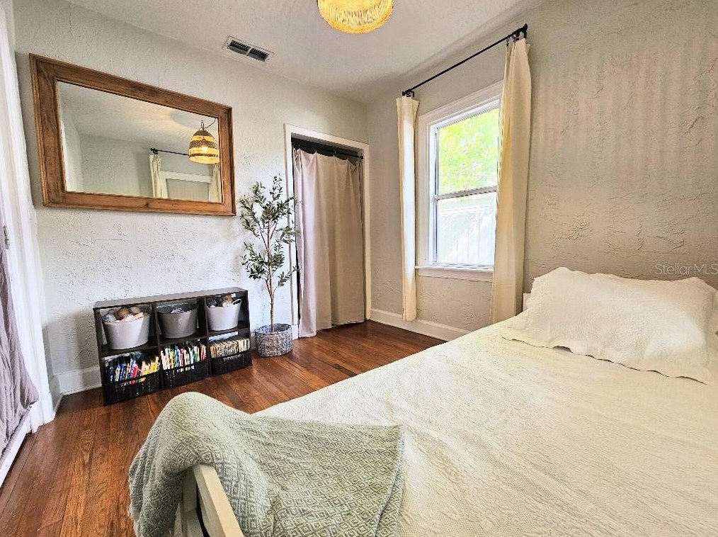 3200 21st St, Saint Petersburg FL  33713-3055 exterior