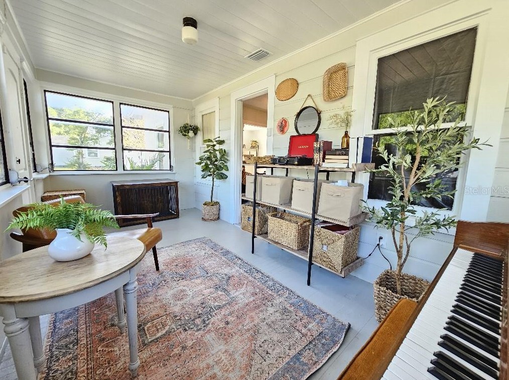 3200 21st St, Saint Petersburg FL  33713-3055 exterior