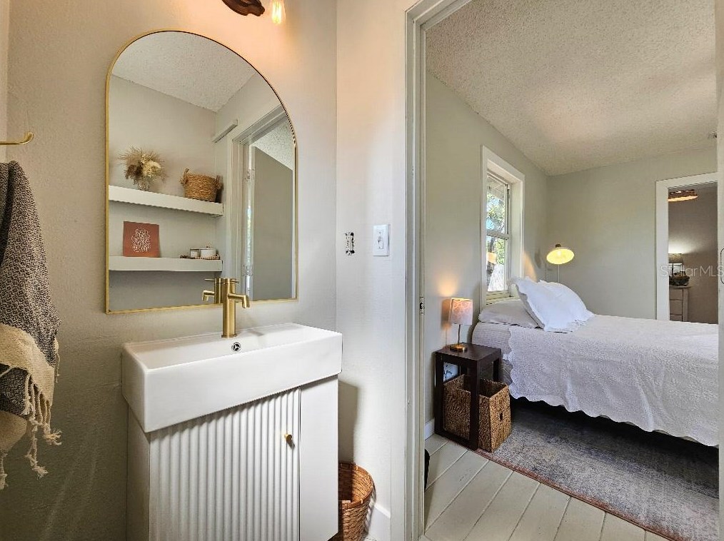 3200 21st St, Saint Petersburg FL  33713-3055 exterior