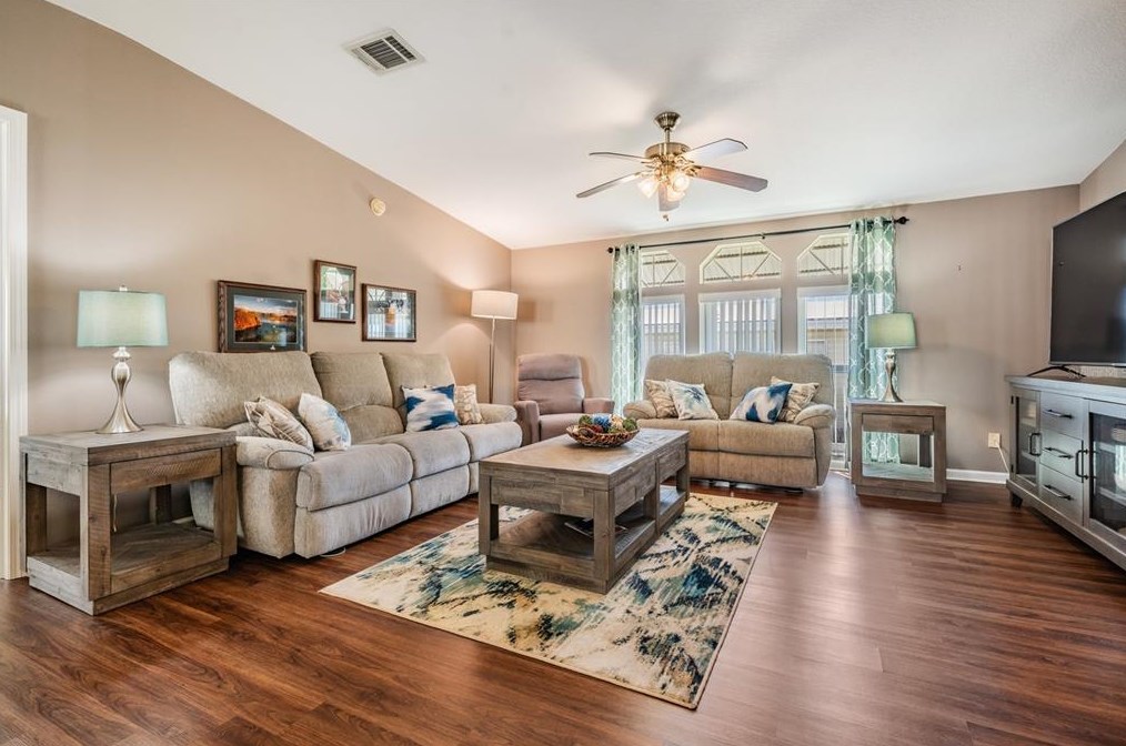 37501 Gill Ave, Zephyrhills, FL 33541