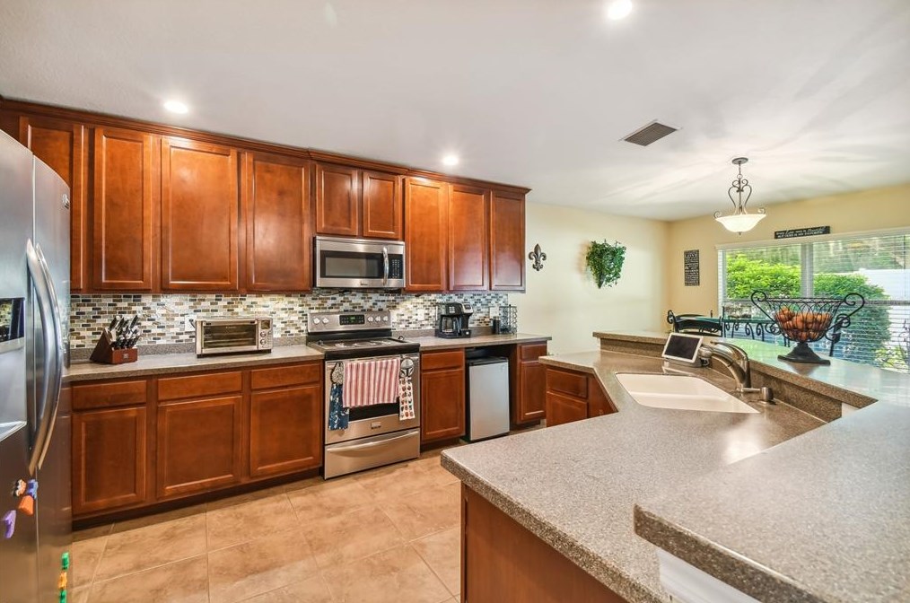 3608 Grecko Dr, Zephyrhills, FL 33543