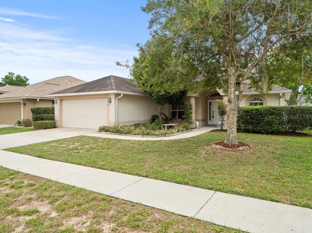 603 Nutshell Ct, Seffner, FL 33584-5892