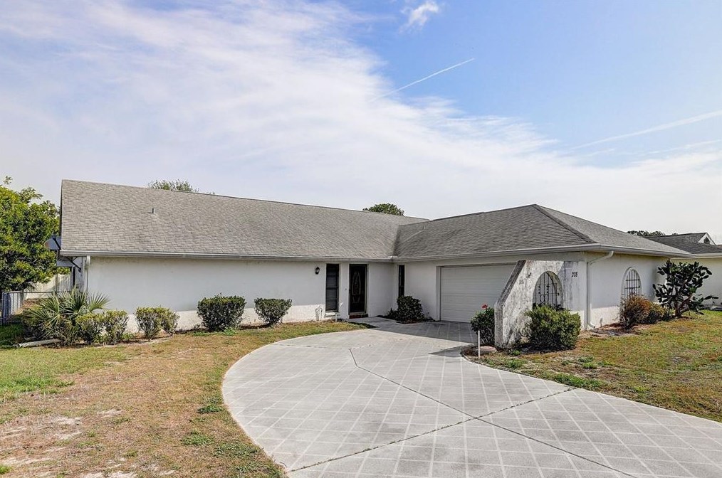 208 Stonehouse Ct, Ruskin, FL 33573