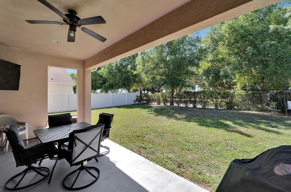 2207 Via Napoli St, Plant City FL  33566-1021 exterior