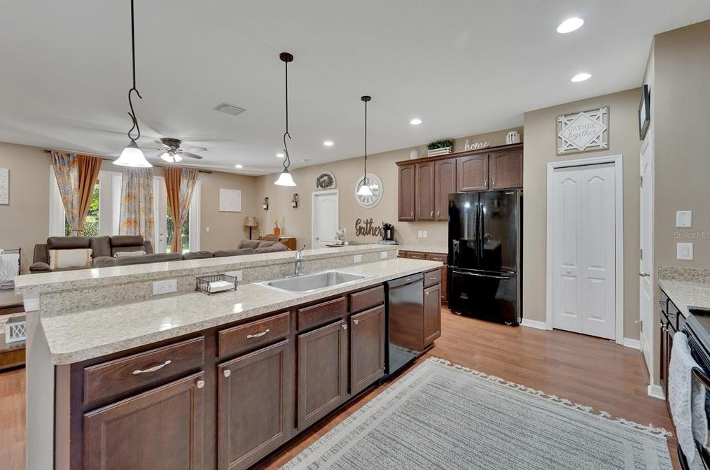 2207 Via Napoli St, Plant City FL  33566-1021 exterior